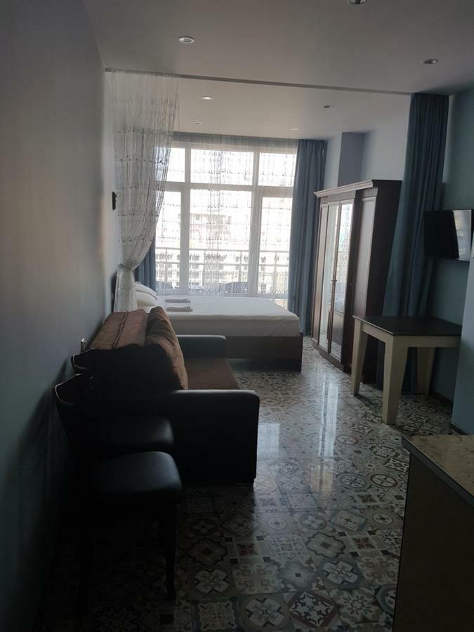 Apartment Lotos Batumi 72 Buitenkant foto
