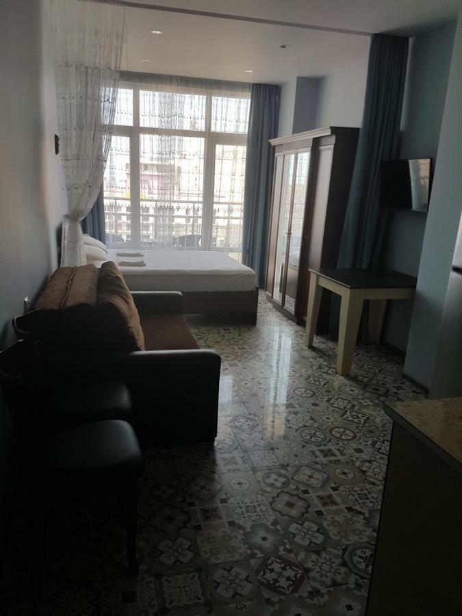 Apartment Lotos Batumi 72 Buitenkant foto