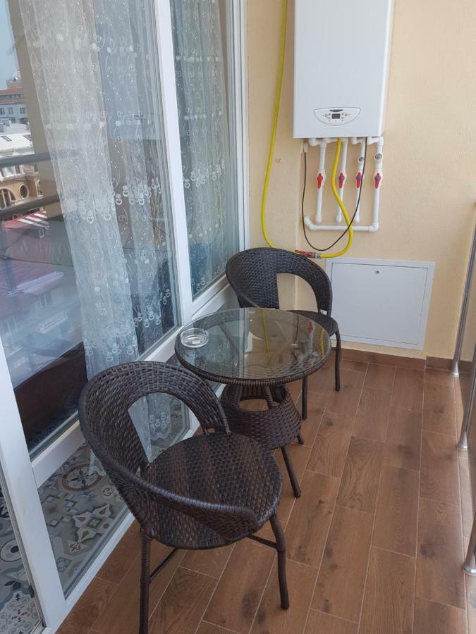 Apartment Lotos Batumi 72 Buitenkant foto